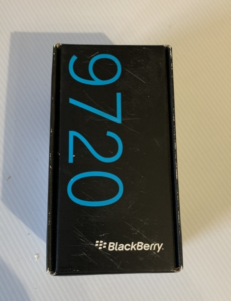 Blackberry 9720 QWERTZ Tastatur Handy schwarz – neu im Karton