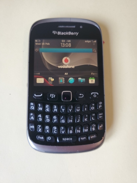 Blackberry 9320 Curve QWERTZ Handy entsperrt B136