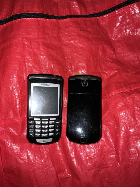 RAR zwei Blackberry 7100x Smartphones entsperrt, schwarz