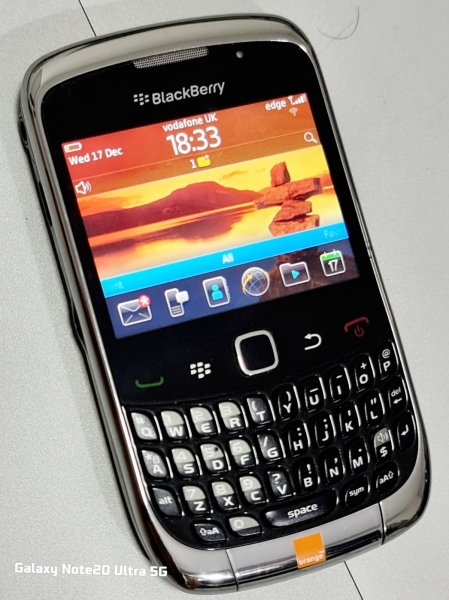 BlackBerry Curve 9300 (entsperrt) Smartphone einwandfreier Zustand mit Ladegerät