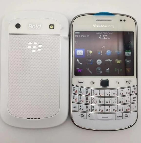 Very Good BlackBerry Bold 9900 – 8 GB –  White 3G (Unlocked) SmartPhone