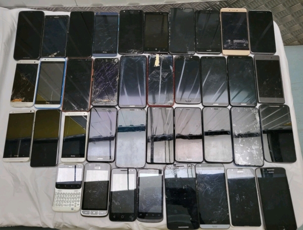 Restposten 38 x Smartphones Huawei Sony Motorola Honor HTC usw. UNGEPRÜFT DEFEKT