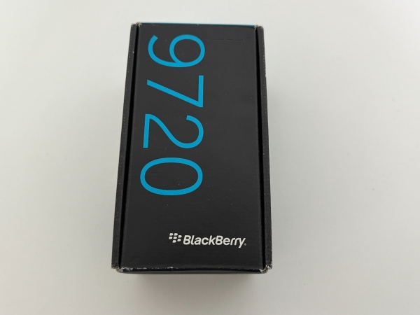 BRANDNEUES BLACKBERRY 9720 TELEFON – ENTSPERRT – 3G – WIFI – 5MP CAM – RADIO