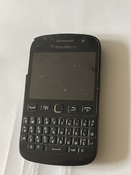 Retro 2000s BlackBerry Curve 9720 Smartphone – (Schwarz) EU/UK GSM QWERTZ Tastatur
