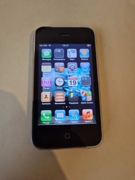 iPhone 3gs A1303 8gb Super Zustand für Alter 221 gesperrt im 02 Netzwerk