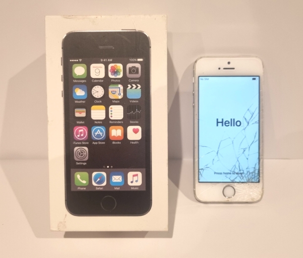 Apple iPhone 5s 16GB, weiß, entsperrt, Box, beschädigt, Ersatzteile oder Reparatur