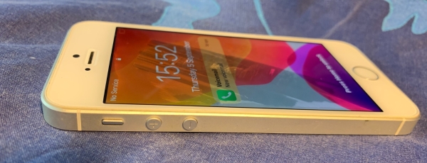 Apple iPhone SE 1. Generation Weiß 32GB A1723 – ALS ERSATZTEILSPENDER