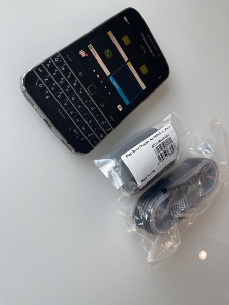 BlackBerry Classic SQC100-4 16GB Black (Unlocked) Smartphone