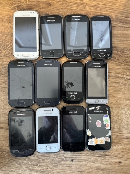 12 x Samsung Galaxy Smartphone ungetestet