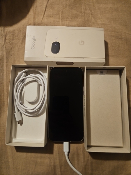 Google Pixel 9a 5G Smartphone AI Phone SIM frei 128GB Porcelain GA09563-GB weiß