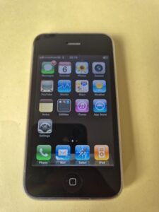 iPhone 3g A1241 8gb schöner Zustand für das Alter gesperrt im Vodafone Netz 222