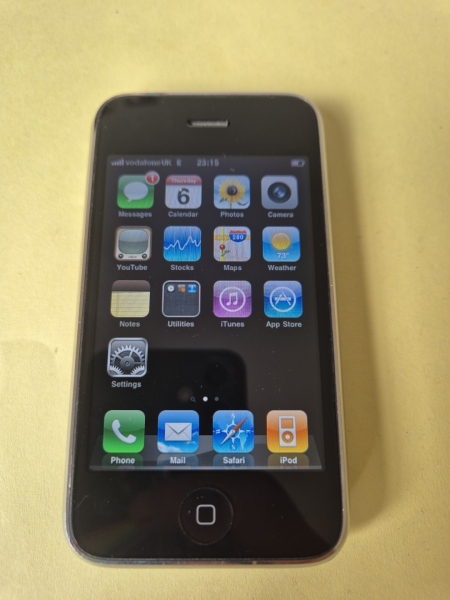 iPhone 3g A1241 8gb schöner Zustand für das Alter gesperrt im Vodafone Netz 222