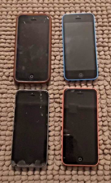 Defektes Telefon Restposten. . 4x Defektes iPhone 5