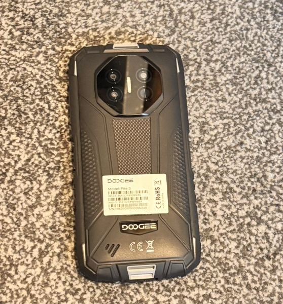 Doogee Fire 3 5,5″ HD+ robustes Android Smartphone 3+64GB IP68/IP69K (entsperrt) .