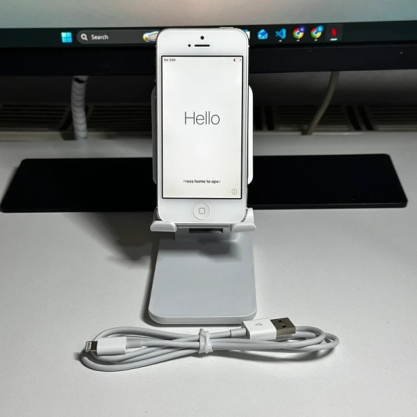 Apple iPhone 5 – 16GB – Weiß & Silber Budget Sammler Handy Top Zustand