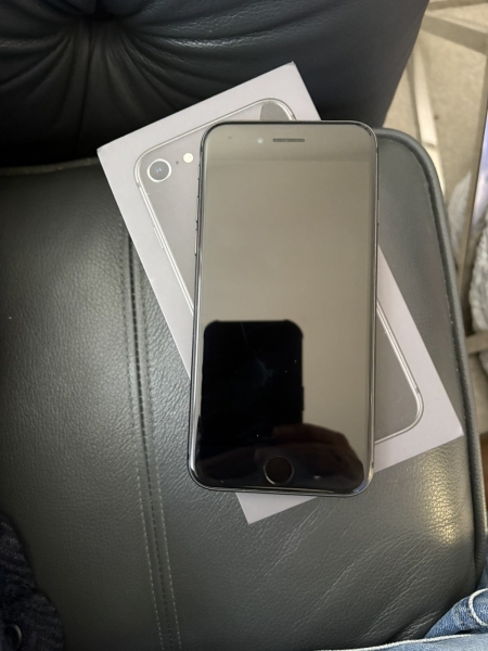 Apple iPhone 8 64GB Space Grau Entsperrt Sehr Guter Zustand Originalverpackt
