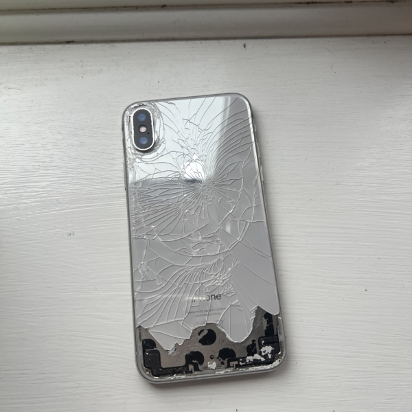 Apple iPhone X 64GB Spacegrau – für Ersatzteile / gesprungen