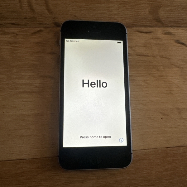 Apple iPhone SE schwarz Vodafone 32GB 2GB RAM 4″ IOS Touchscreen Smartphone
