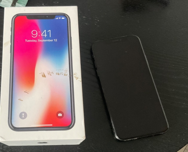 Apple iPhone X entsperrt 256GB Space Grau mit Originalkarton und EarPods