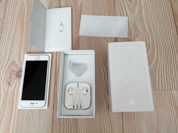 Apple iPhone 6 16GB silber/weiß entsperrt Smartphone A1586 Kopfhörer Bundle