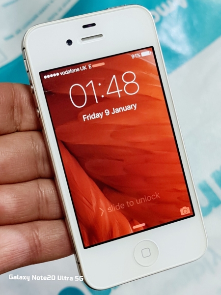 Apple iPhone 4s – 8GB – Weiß (Entsperrt) A1387 (CDMA + GSM) mit Ladegerät