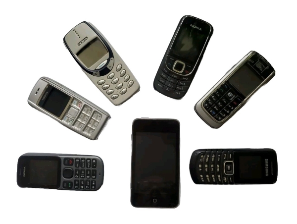 Vintage Nokia Samsung iPod Handys x7 Restposten Ersatzteile Reparaturen ungetestet