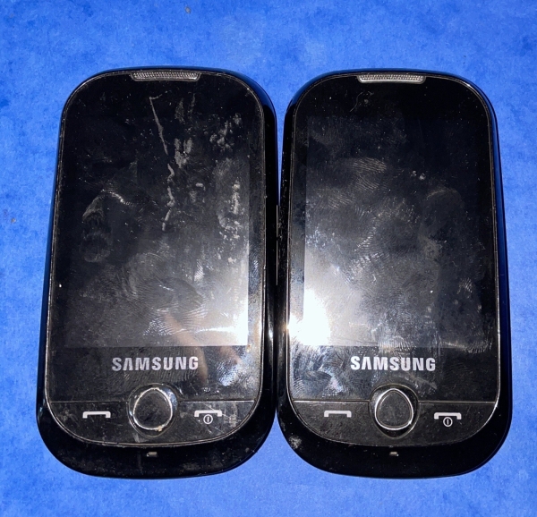 Samsung Genio Touch GT-S3650 2009 – schwarze GSM-Handys – zwei Stück.