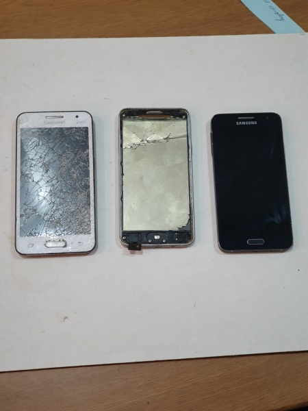 Restposten Samsung Galaxy A3 2015, silber/dunkelblau, Duos defekt Android Smartphones