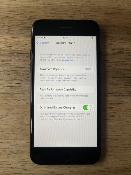 Apple iPhone 7 32GB schwarz entsperrt Smartphone Batteriezustand 86%