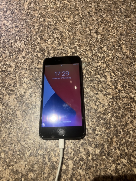 Apple iPhone 7 – 32GB – Schwarz (Entsperrt) A1778 (GSM)