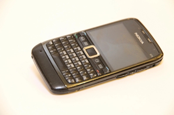 NOKIA E71 RM-346 Tastatur Smartphone GSM Handy 3.2MP Kamera