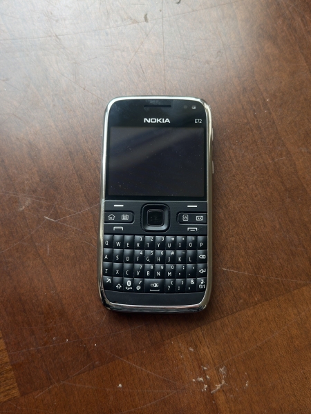 NOKIA E5-00 ENTSPERRTES TELEFON – BLUETOOTH – 5MP KAMERA – WLAN – 3G