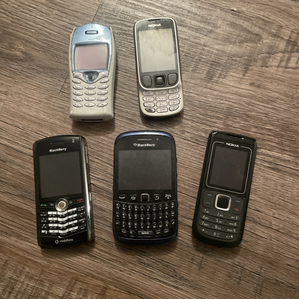 Handy Konvolut Nokia Blackberry Sony ungeprüfte Auflösung