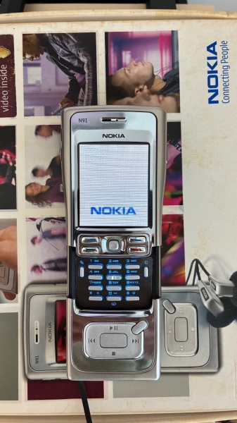 Nokia  N91 – 4GB – Light Chrome (Ohne Simlock) Smartphone