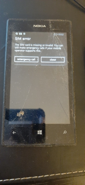 Nokia Lumia 520 schwarz 4,0″ Windows Smartphone defekt 02 gesperrt gesprungenes Display