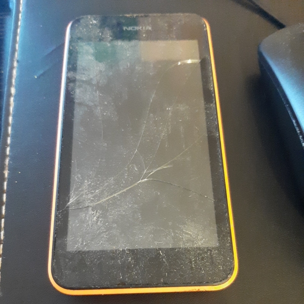 Ersatzteile/Reparaturen Nokia Lumia 530 orange Smartphone gesprungenes Display lädt nicht