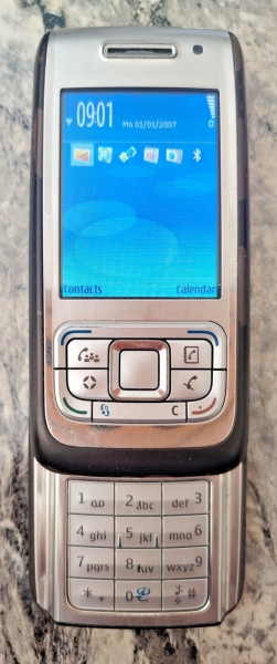 Nokia E65-1 Smartphone Handy (entsperrt) silber/braun