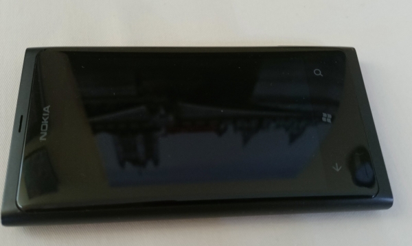 Nokia  Lumia 800 – Schwarz Smartphone mit Windows Phone