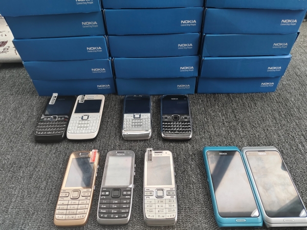 Nokia E63 E7 E52 E5 E71 E72 E51 Button phone or flip phone,smartphone lot