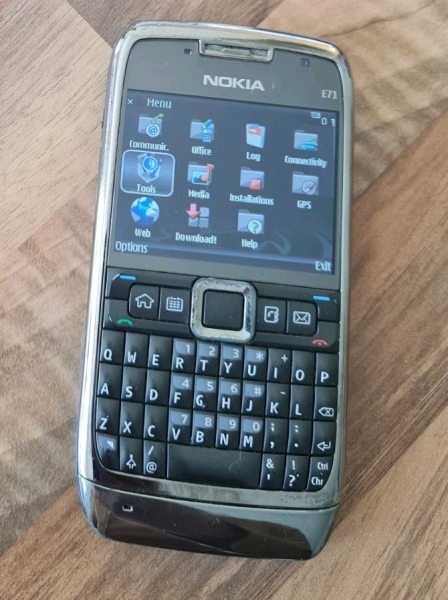 Nokia E71 – Silber – Drei – Smartphone