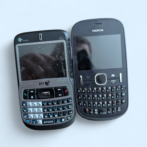 HTC BT QWERTY Smartphone + Nokia QWERTZ Handy Konvolut Vintage Handys Ersatz