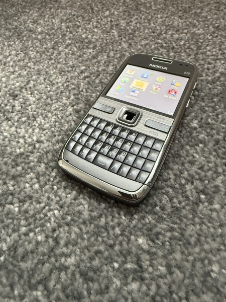 Nokia E72 – (Entsperrt) Metal Grey Top Zustand