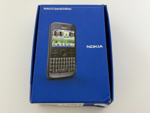 NOKIA E5-00 ENTSPERRTES TELEFON – BLUETOOTH – 5MP KAMERA – WLAN – 3G