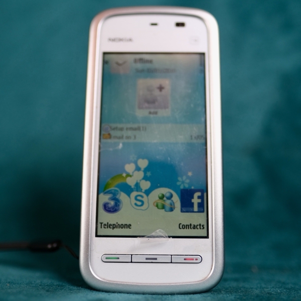 Gepflegtes leicht gebrauchtes Nokia 5230 weiß silber Retro Smartphone, 3 Netz