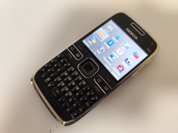 Nokia E72 Smartphone, Silber, ohne Simlock   Akku Neu