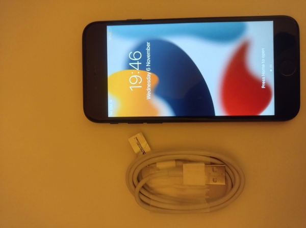 Apple iPhone 7 – 32GB – Schwarz (Ohne Simlock) A1778 (GSM) Top Zustand
