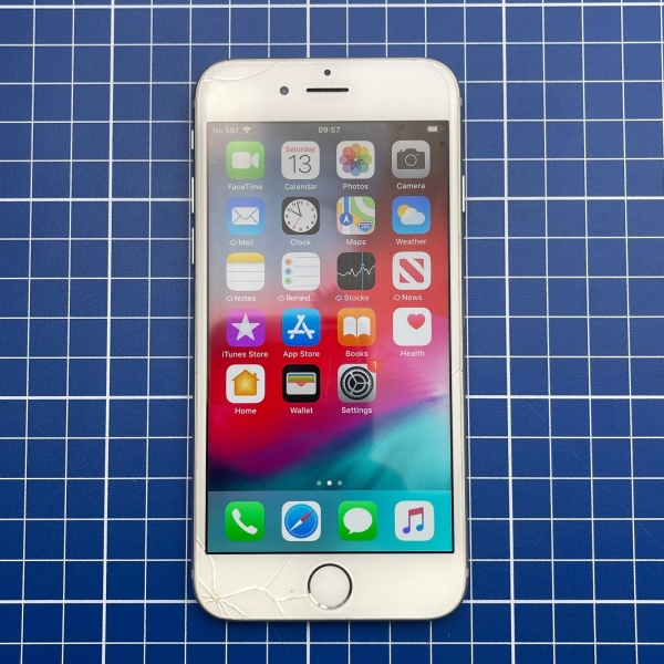 Apple iPhone 6 – 16GB – Silber Weiß (Vodafone) A1586 (CDMA + GSM) gesprungen