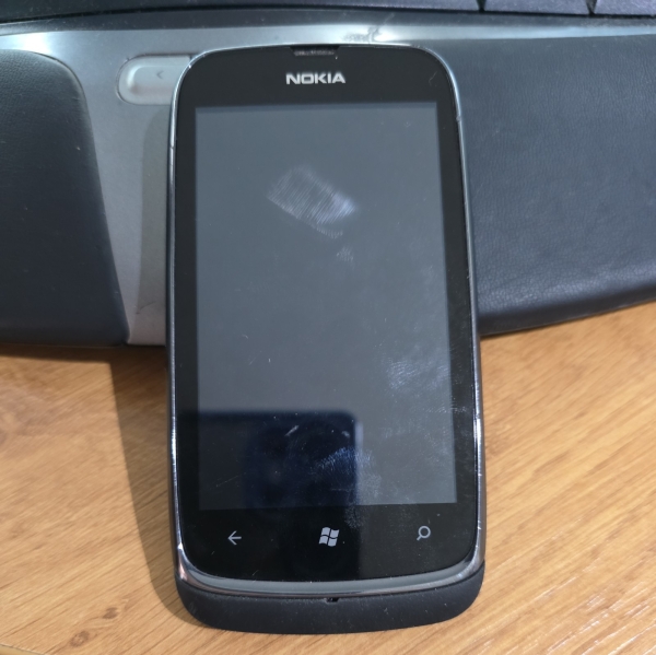 Nokia Lumia 610 Smartphone (Orange gesperrt) – 8GB – Piano Black