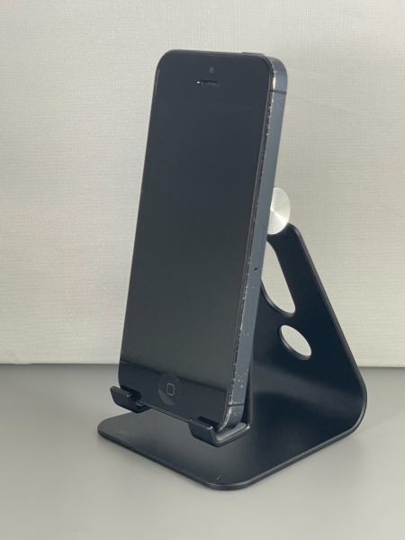 Apple iPhone 5 16GB – Schwarz, schlechter Zustand, sichtbare Gebrauchsspuren.