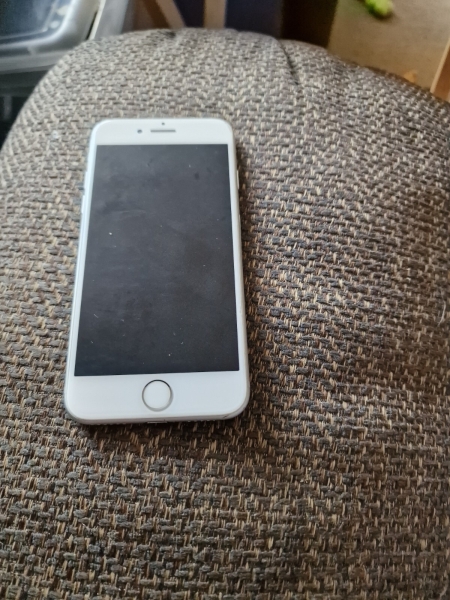 Apple iPhone 7 – 128GB – Silber entsperrt A1778 (GSM)